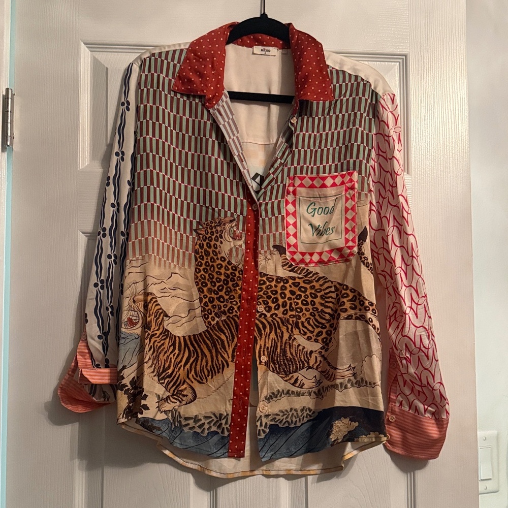 ME369 Long Sleeve Collar Button Down Womens Top - Size Small LIKE NEW